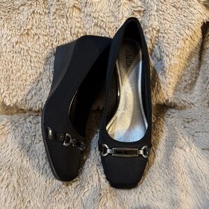 Abella Women’s Black Wedge Pumps size 7  EUC